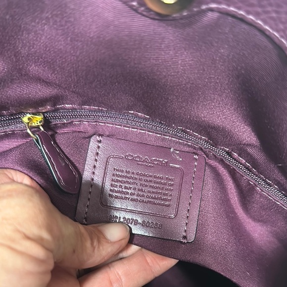 Coach Hallie Shoulder Bag Refined pebble leather Boysenberry Purple / Gold - Picture 12 of 16